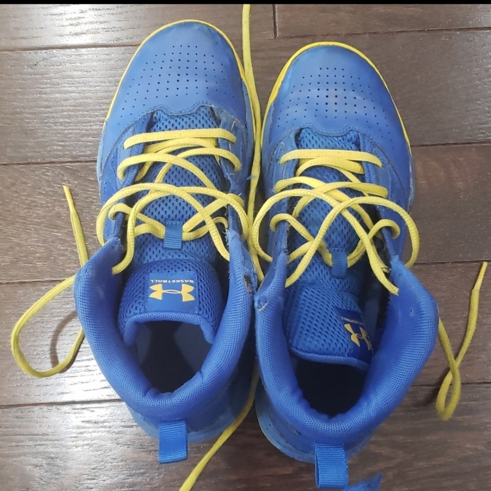 Under Armour basketball shoes Blue and Yellow Size 7 Big boy